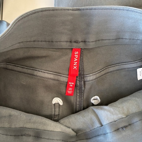 Spanx Size Medium Stretch Twill Pant Straight Leg Gray Casual Stretch Slimming - Picture 8 of 10